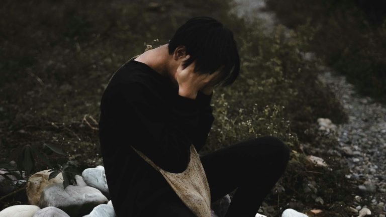 Mengapa Luka Emosional Sulit Hilang? Memahami Rasa yang Selama Ini Dihindari